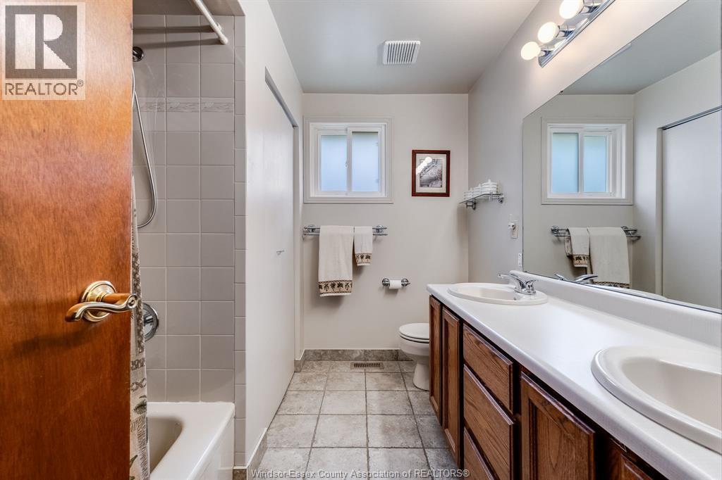 8418 Kingston, Windsor, ON