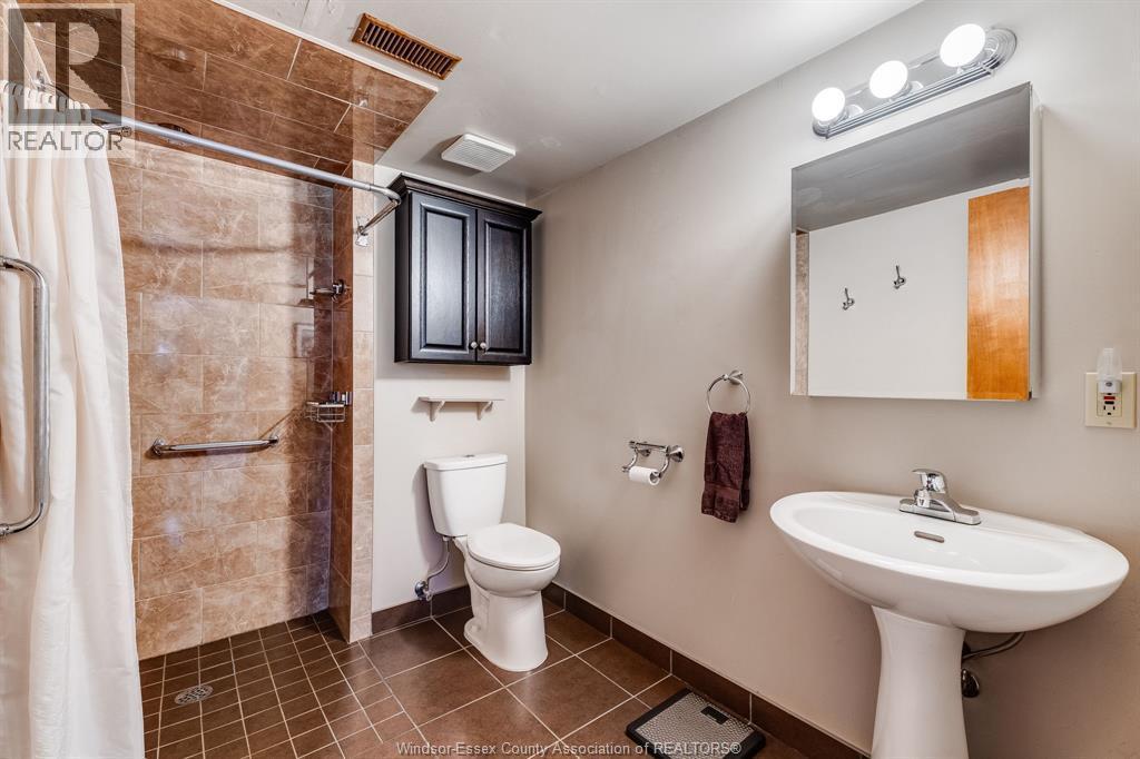 8418 Kingston, Windsor, ON