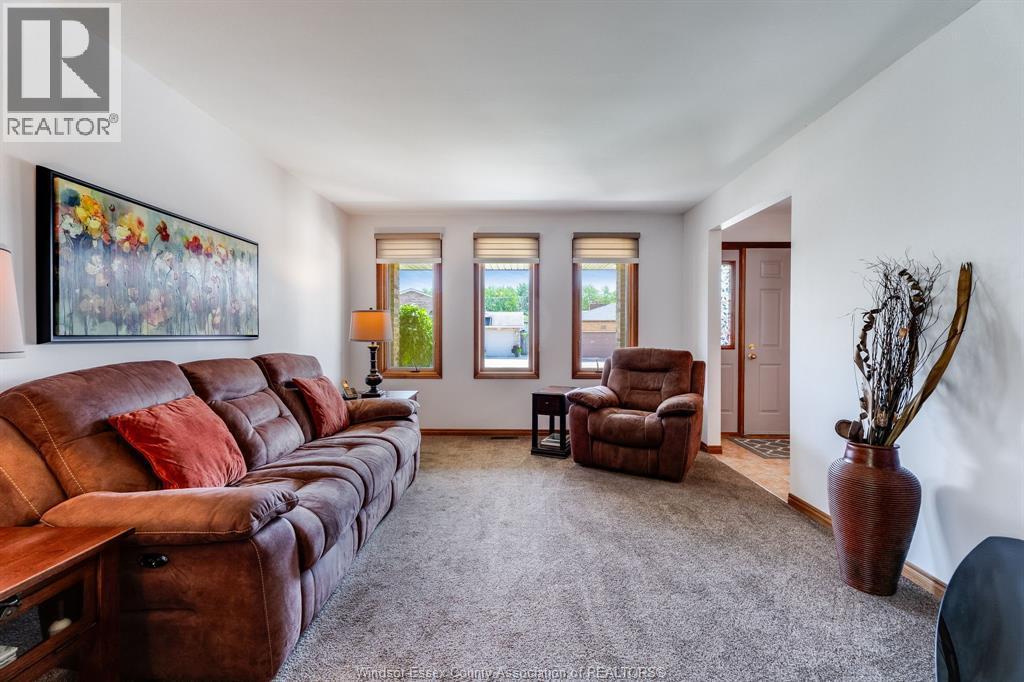 8418 Kingston, Windsor, ON