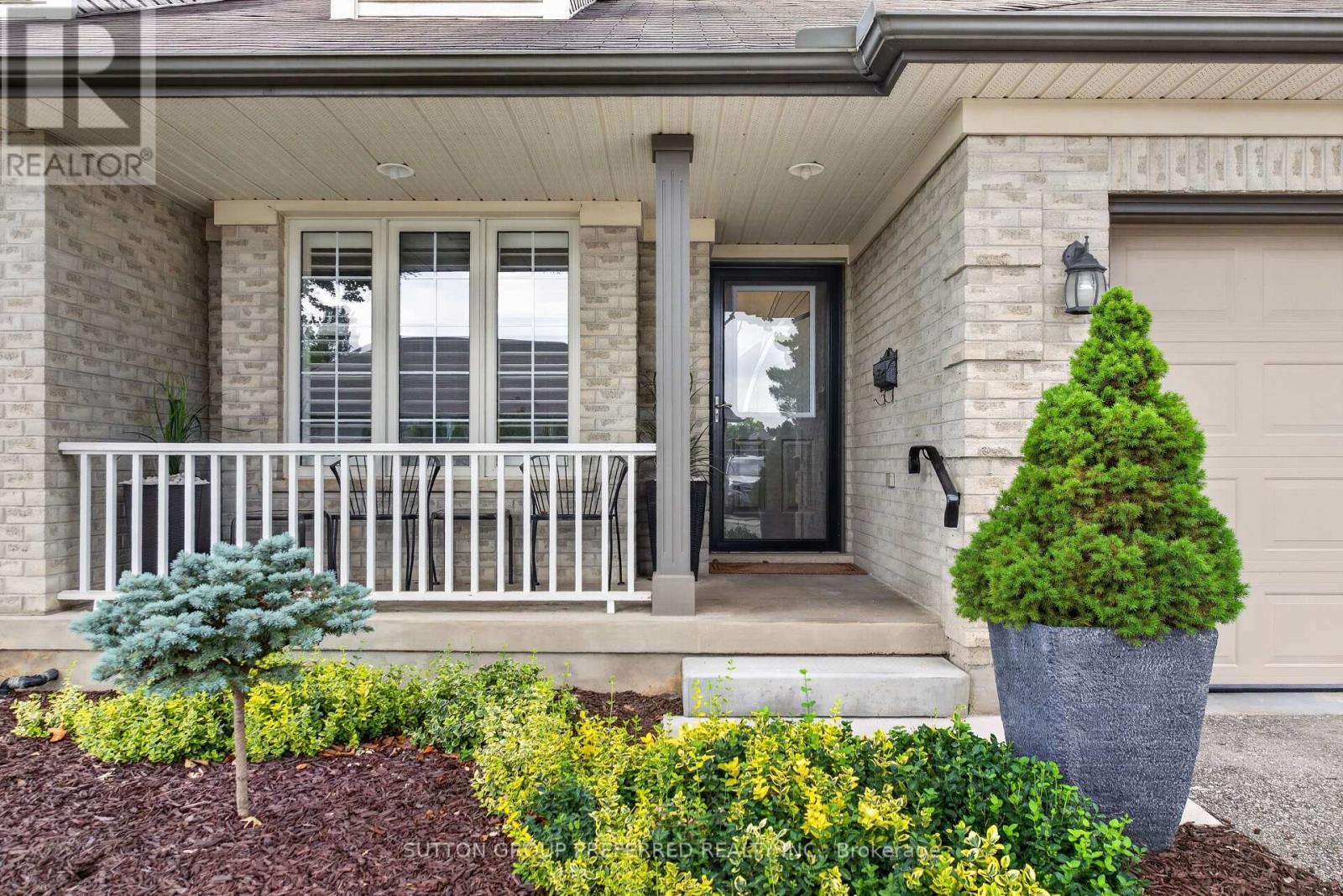 6 - 20 Windemere Place, St. Thomas, ON - Outdoor