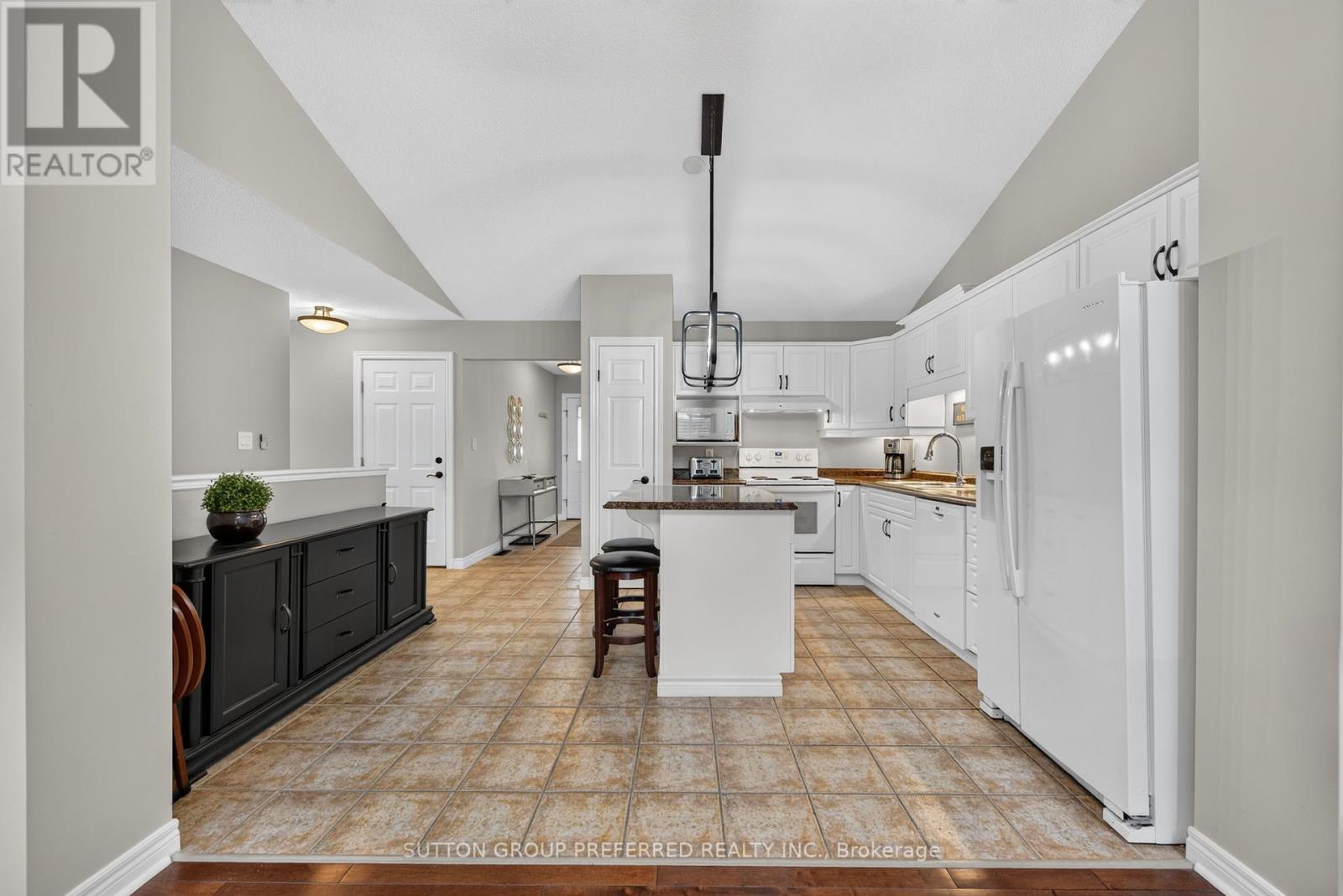 6 - 20 Windemere Place, St. Thomas, ON - Indoor Photo Showing Kitchen