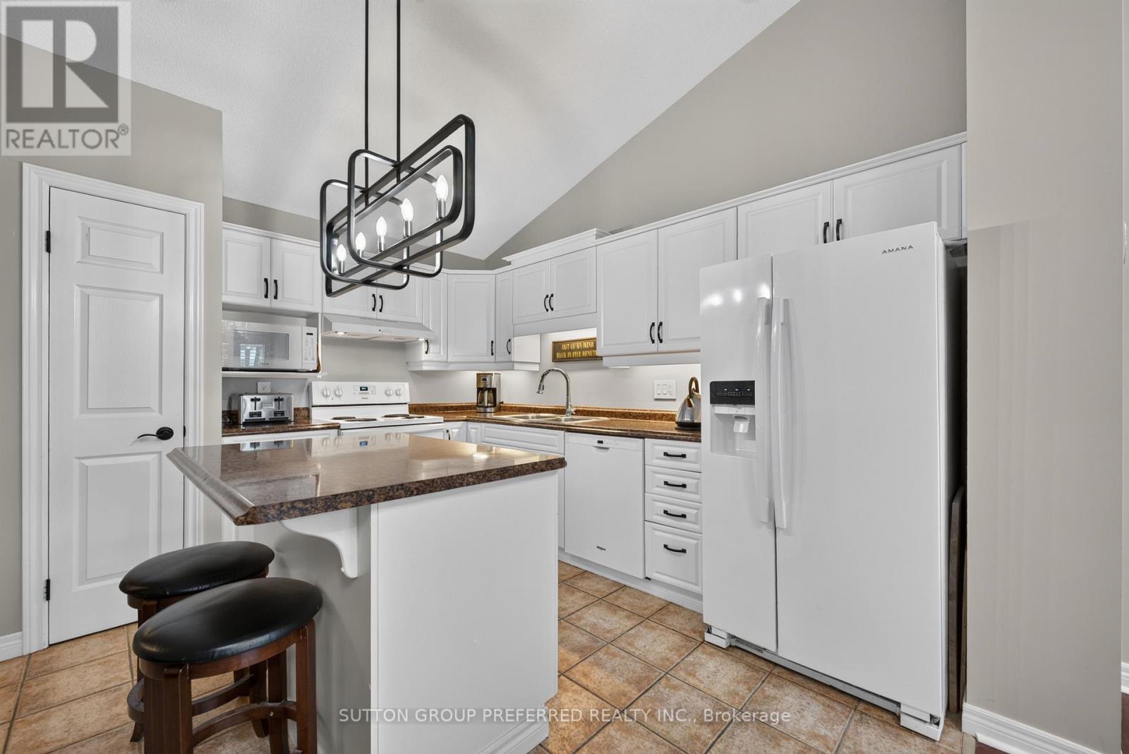 6 - 20 Windemere Place, St. Thomas, ON - Indoor Photo Showing Kitchen