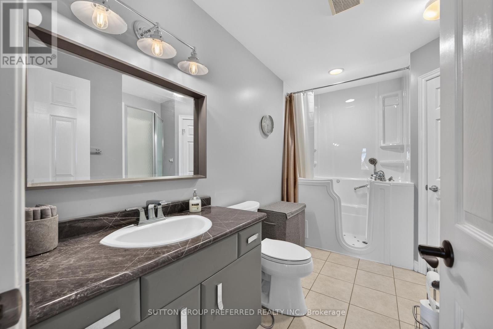 6 - 20 Windemere Place, St. Thomas, ON - Indoor Photo Showing Bathroom