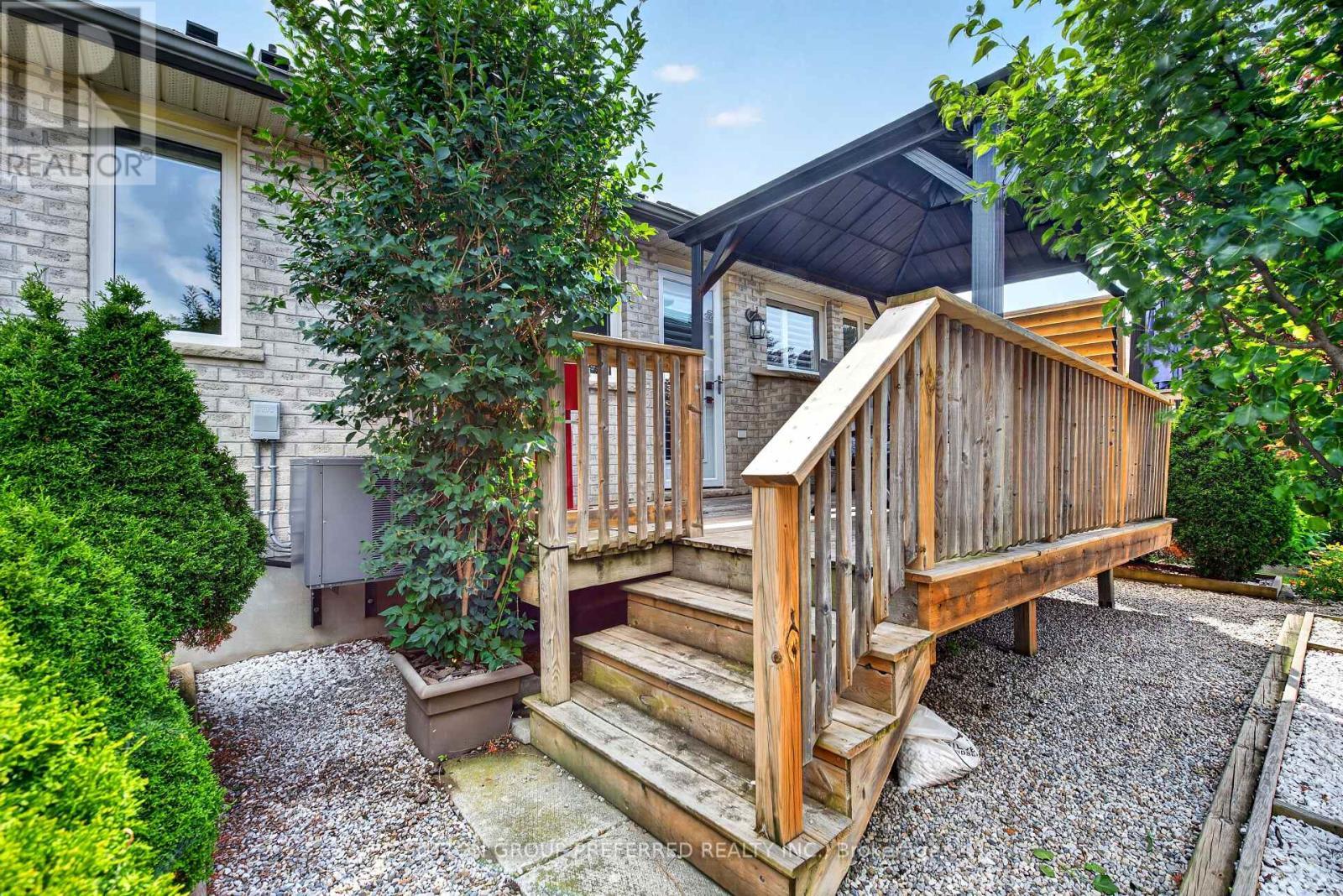 6 - 20 Windemere Place, St. Thomas, ON - Outdoor