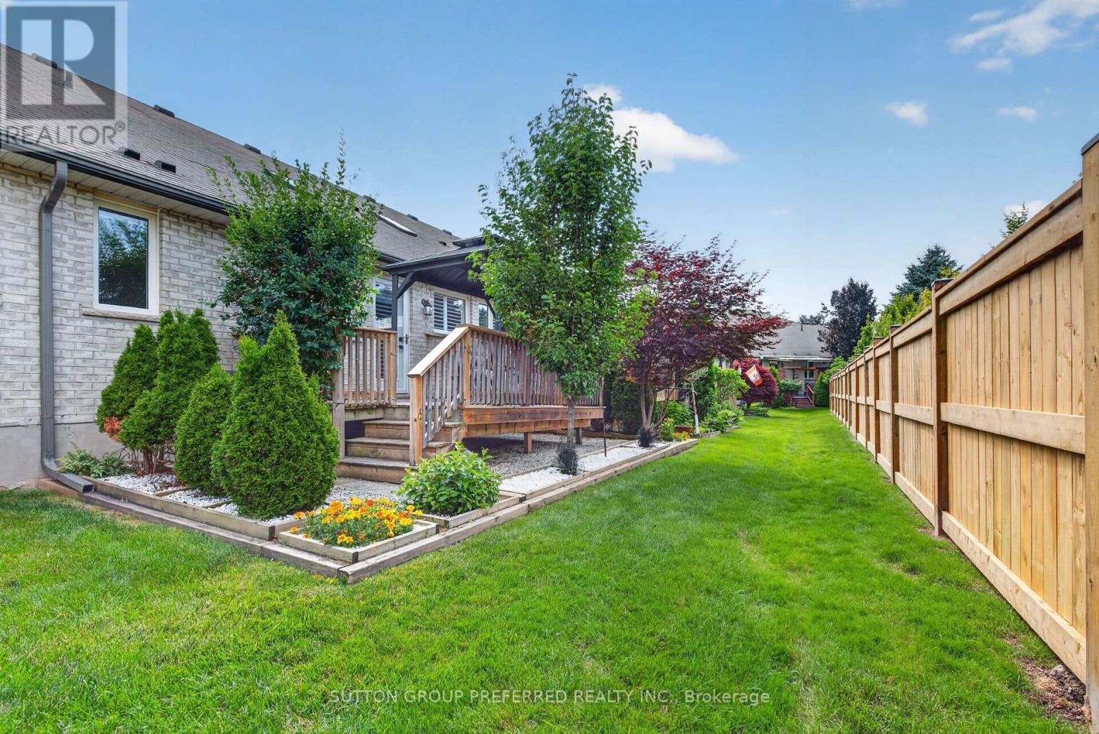 6 - 20 Windemere Place, St. Thomas, ON - Outdoor