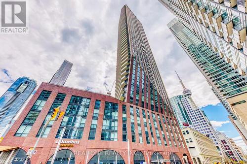 1001 - 99 JOHN STREET  Toronto, ON M5V 0S6