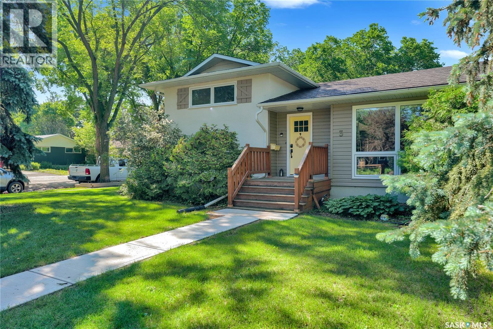 3 Dolphin Bay, Regina, SK