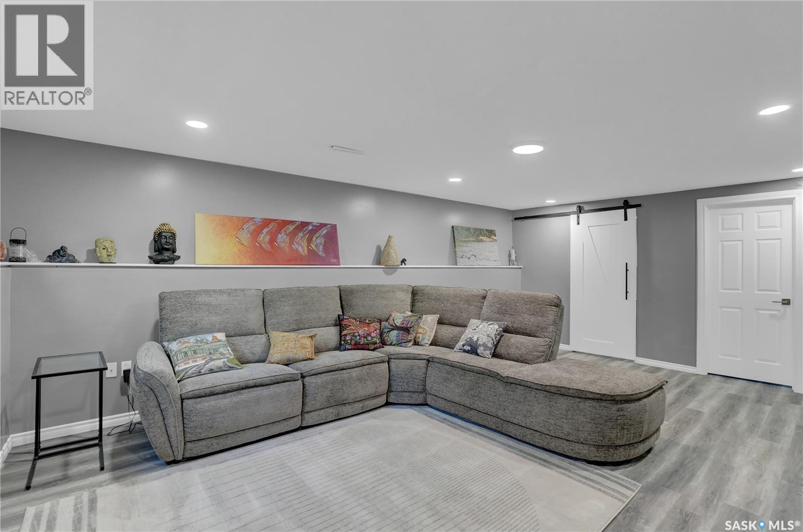 3 Dolphin Bay, Regina, SK
