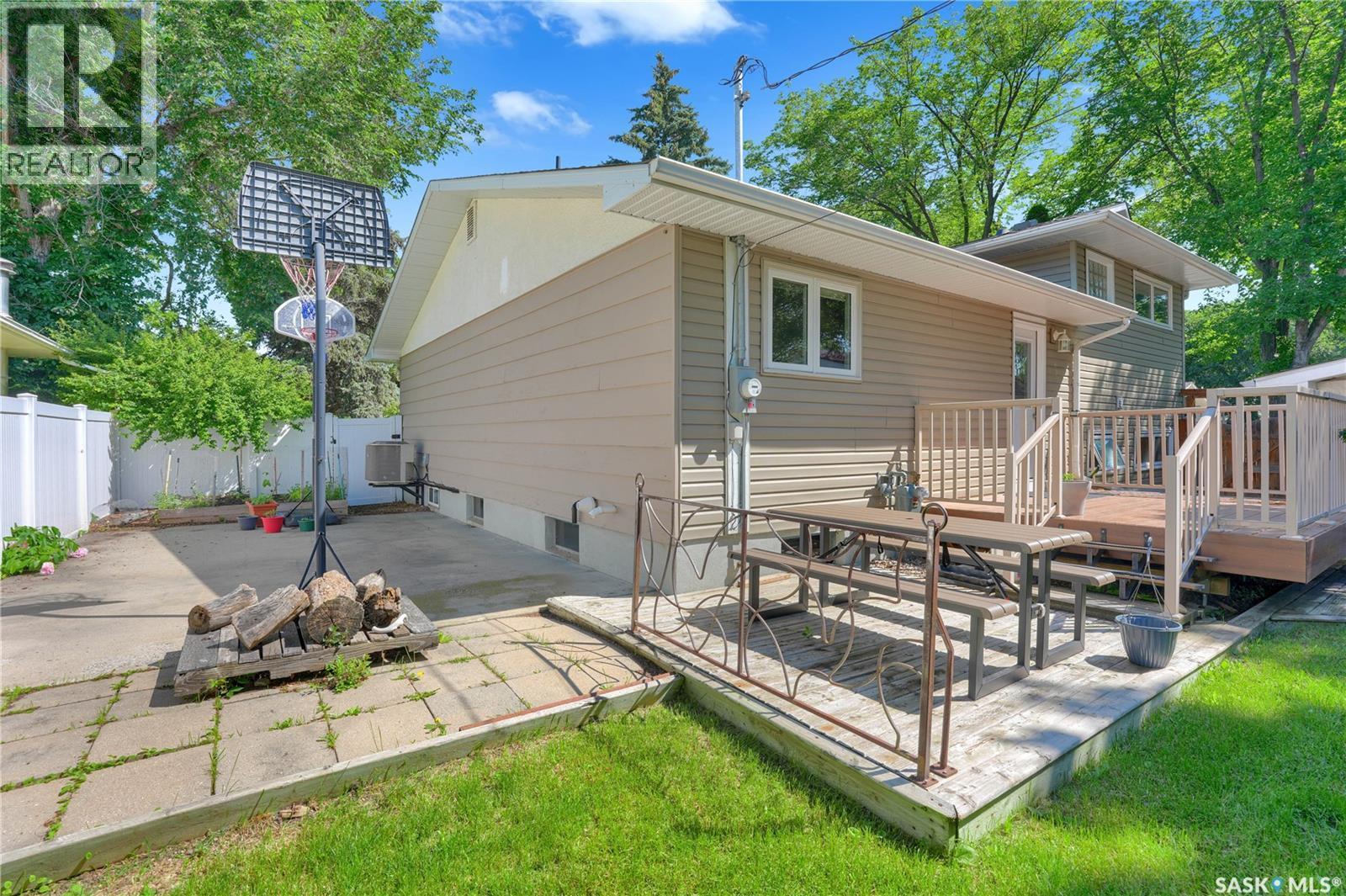 3 Dolphin Bay, Regina, SK