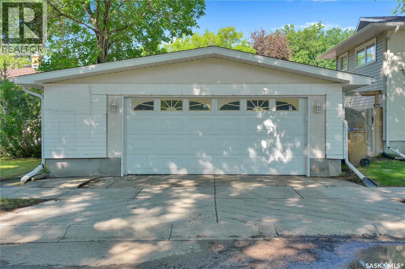 3 Dolphin Bay, Regina, SK