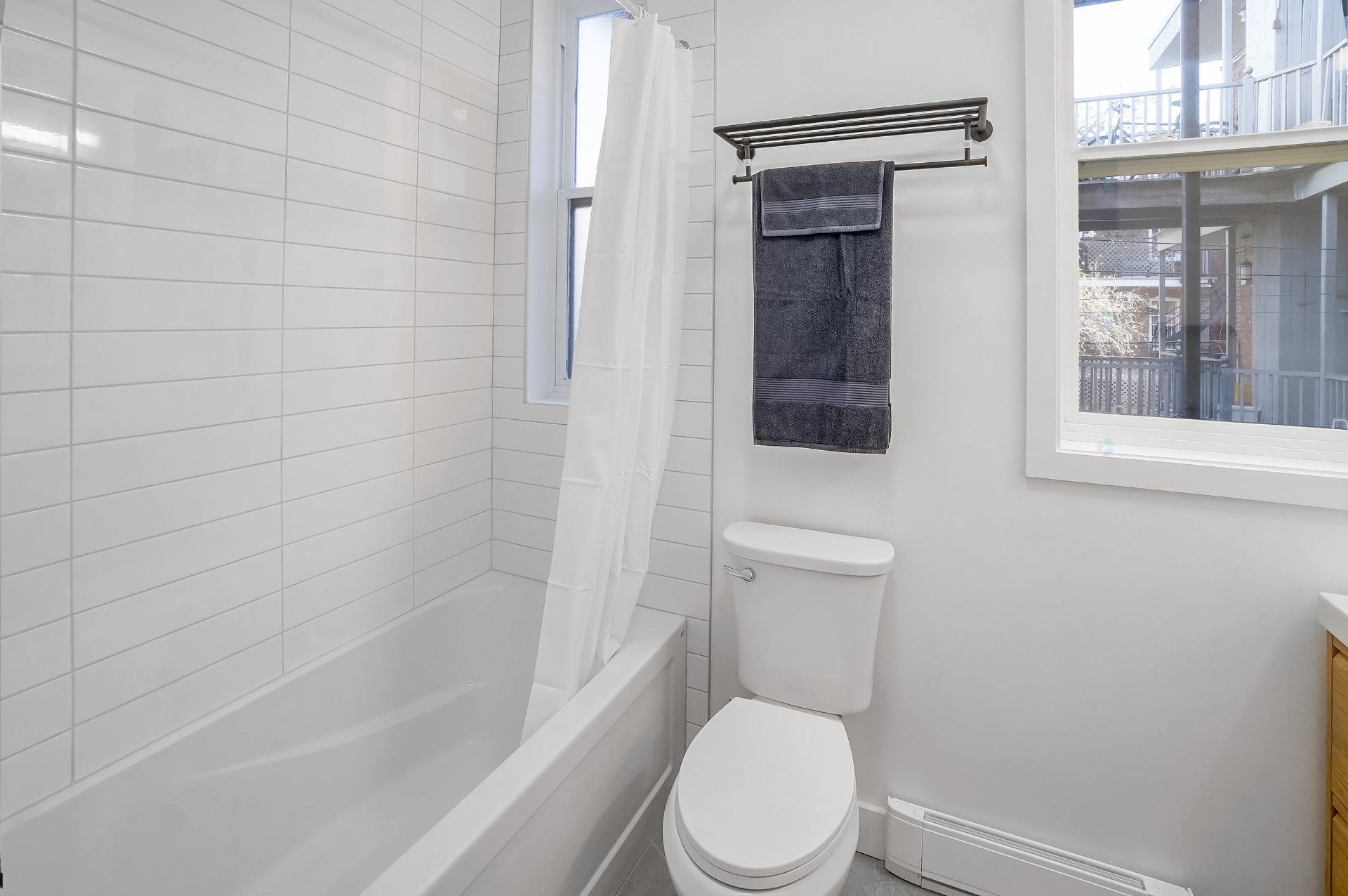 Bathroom - 5025 Rue Fabre, Montréal (Le Plateau-Mont-Royal), QC