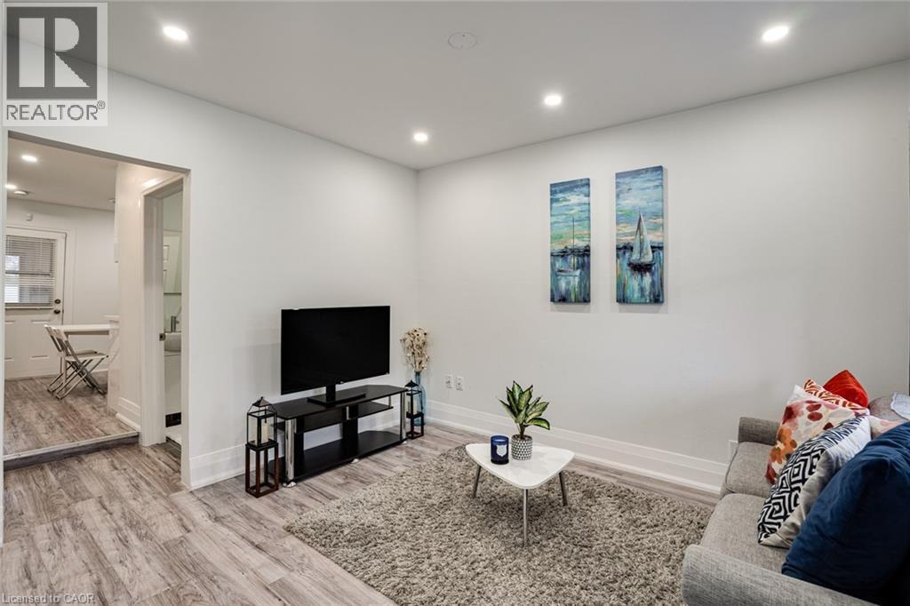 24 Vansitmart Avenue, Hamilton, ON