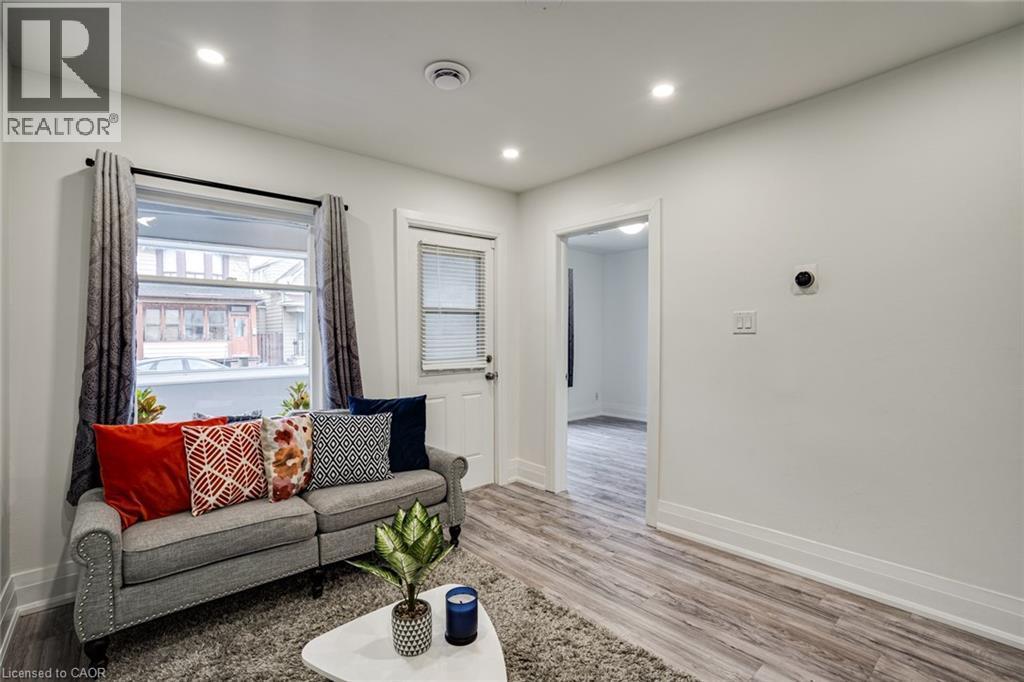 24 Vansitmart Avenue, Hamilton, ON