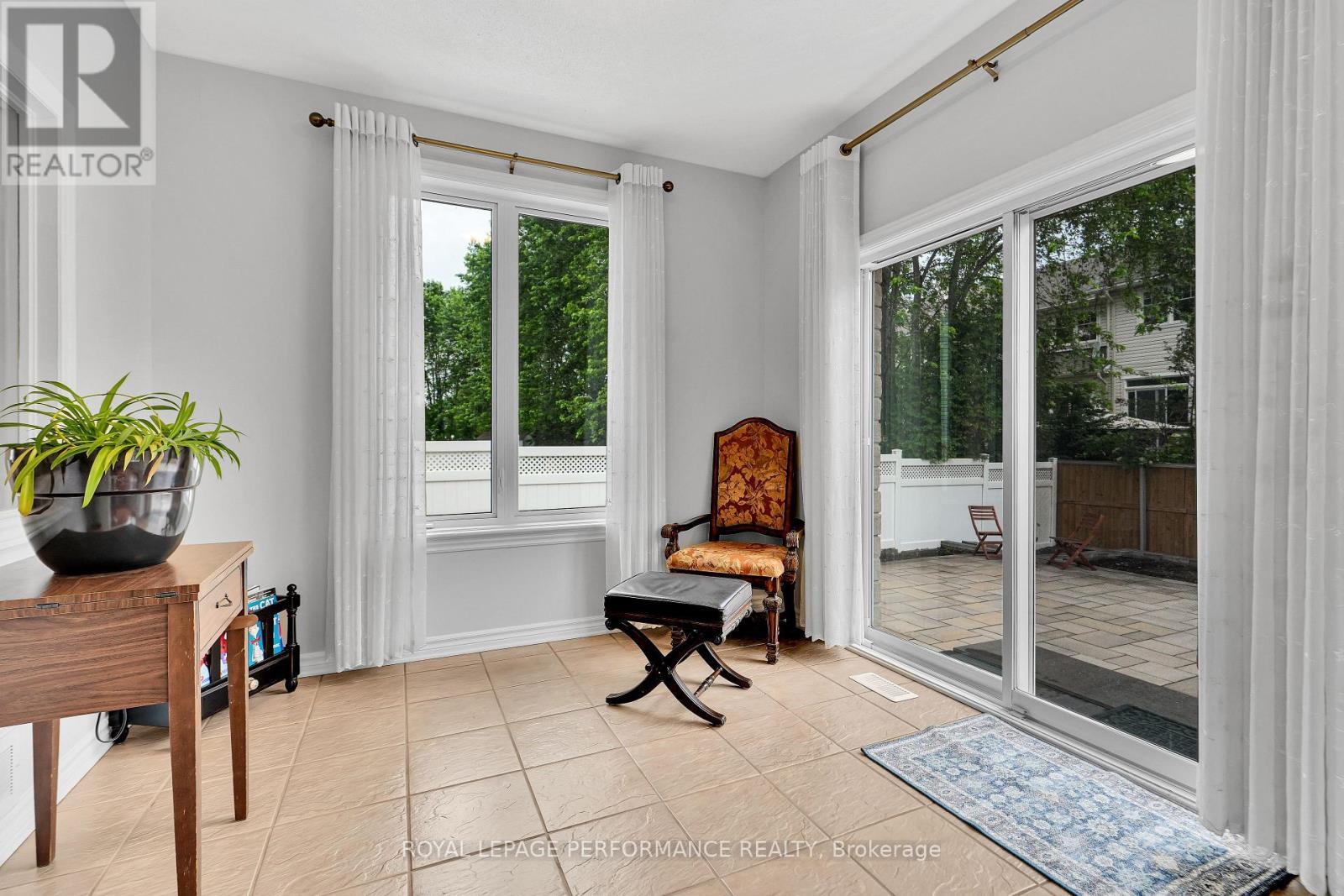 Family room - 767 Long Point Circle, Ottawa, ON