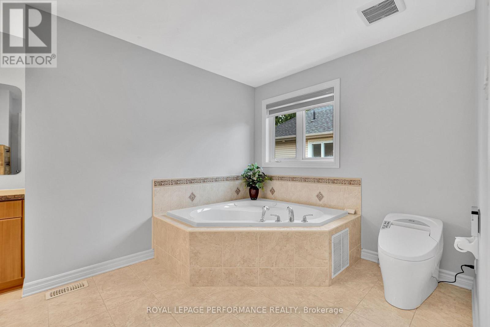 en-suite bathroom - 767 Long Point Circle, Ottawa, ON