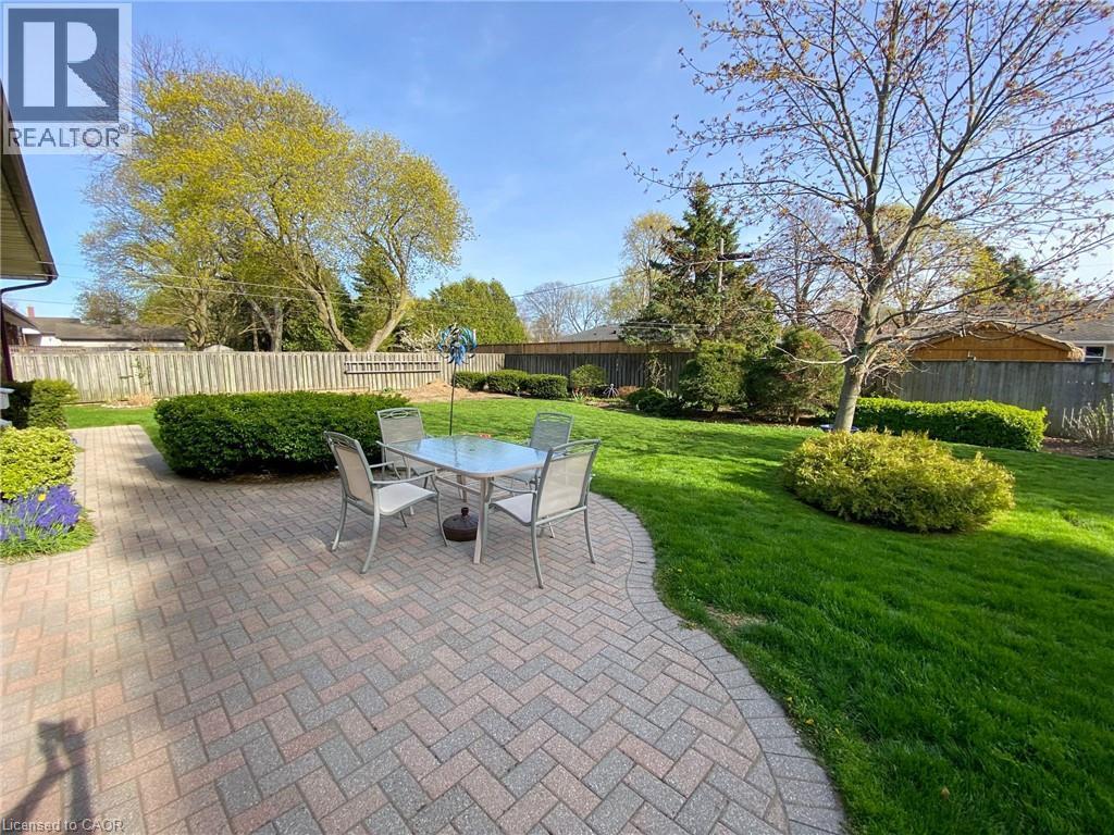 Expansive backyard - 16 Daleview Crescent, Fonthill, ON