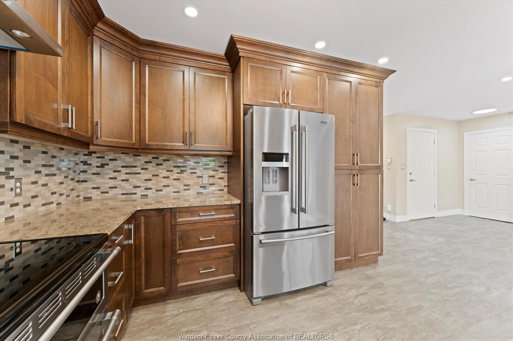 18 Elizabeth Crescent, Leamington, ON