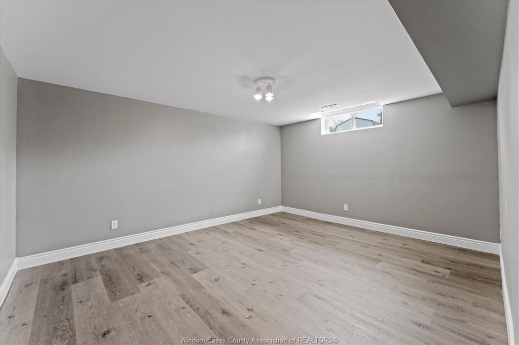 18 Elizabeth Crescent, Leamington, ON