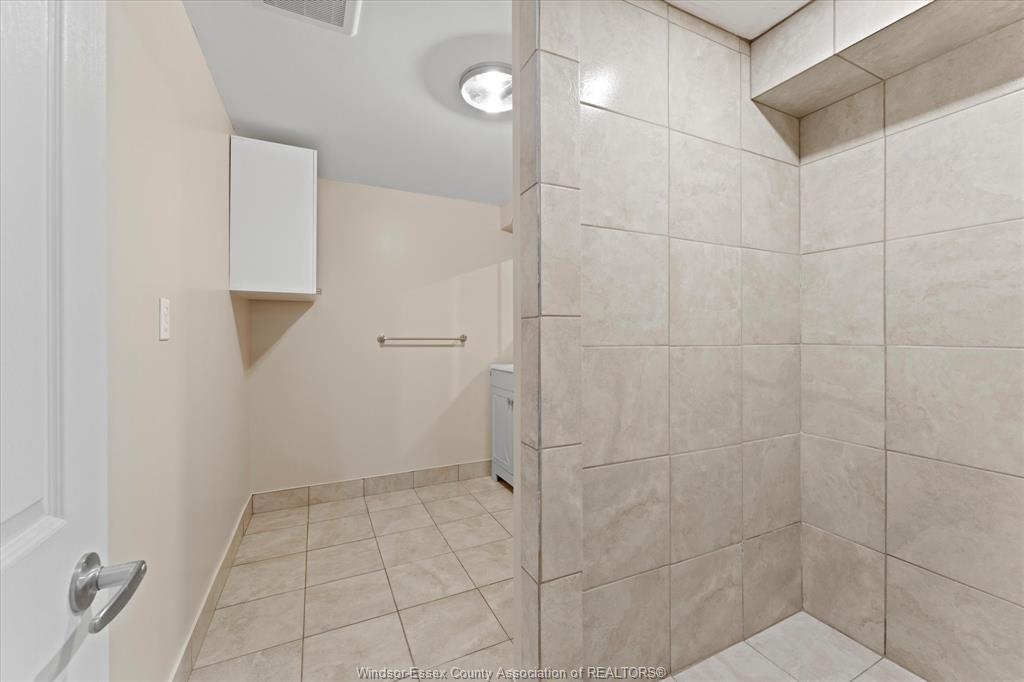 18 Elizabeth Crescent, Leamington, ON