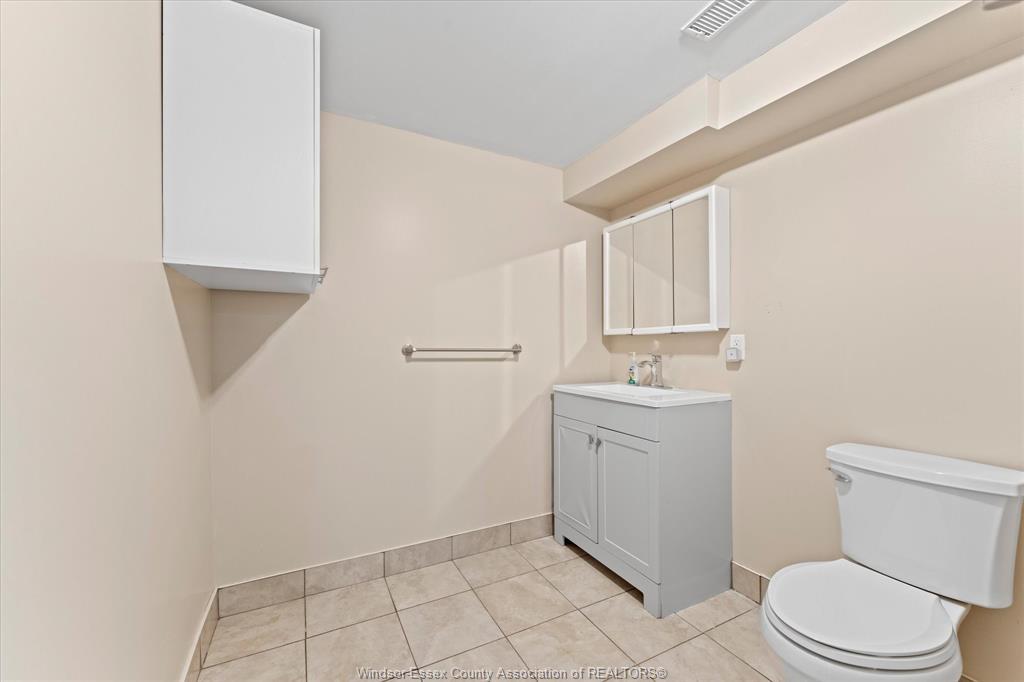 18 Elizabeth Crescent, Leamington, ON