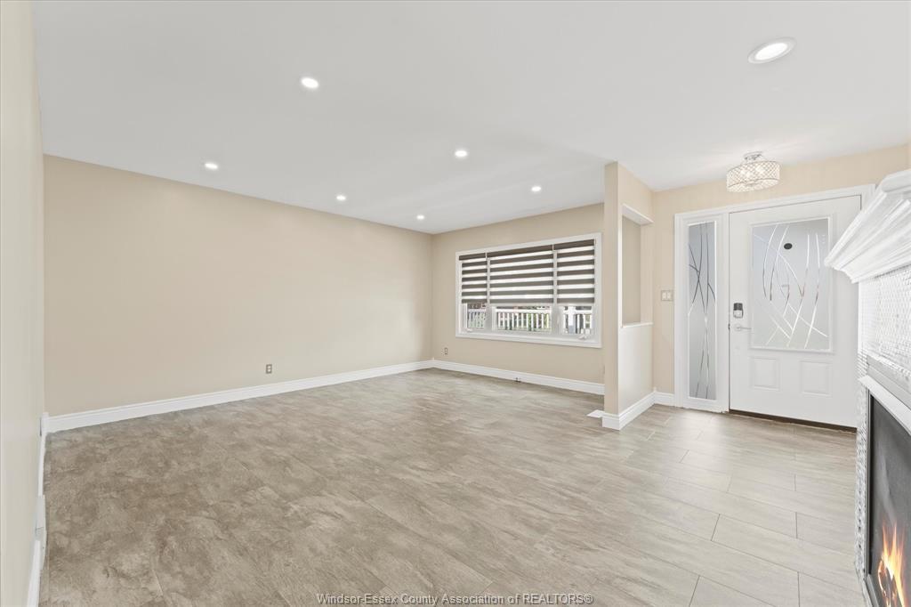 18 Elizabeth Crescent, Leamington, ON