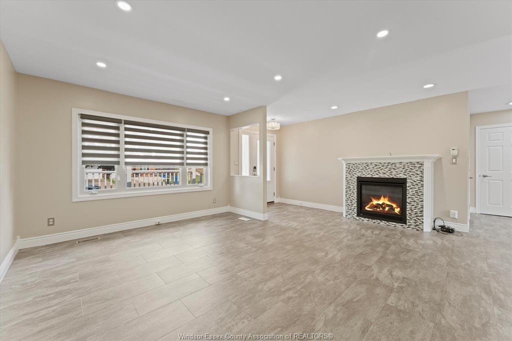 18 Elizabeth Crescent, Leamington, ON