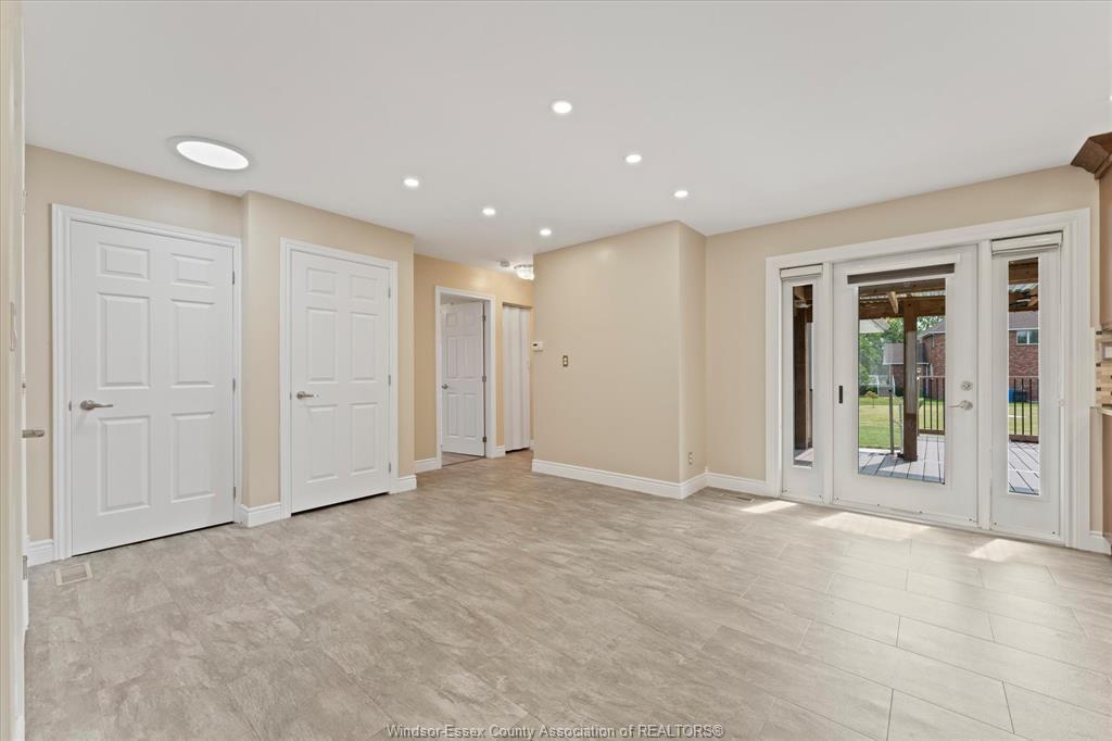 18 Elizabeth Crescent, Leamington, ON