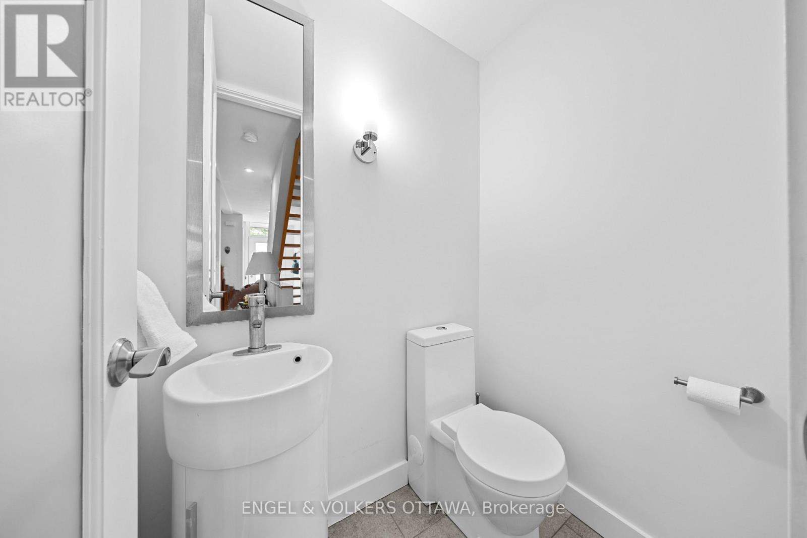 Main floor powder bath - 53 Vaughan Street, Ottawa, ON