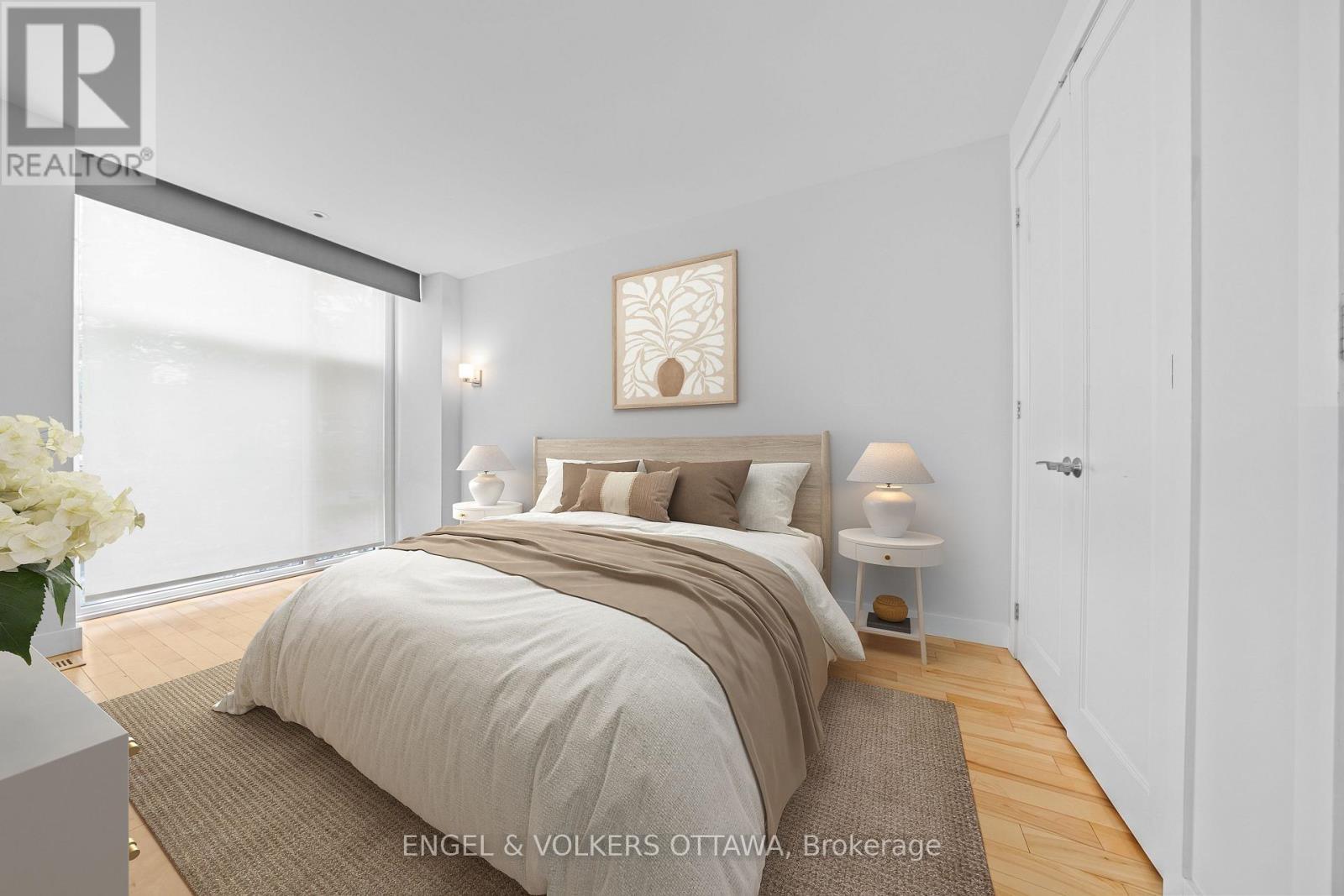 Primary bedroom with double closets - 53 Vaughan Street, Ottawa, ON