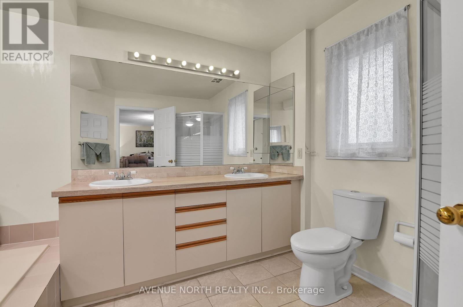 48 Hackett Street, Ottawa, ON