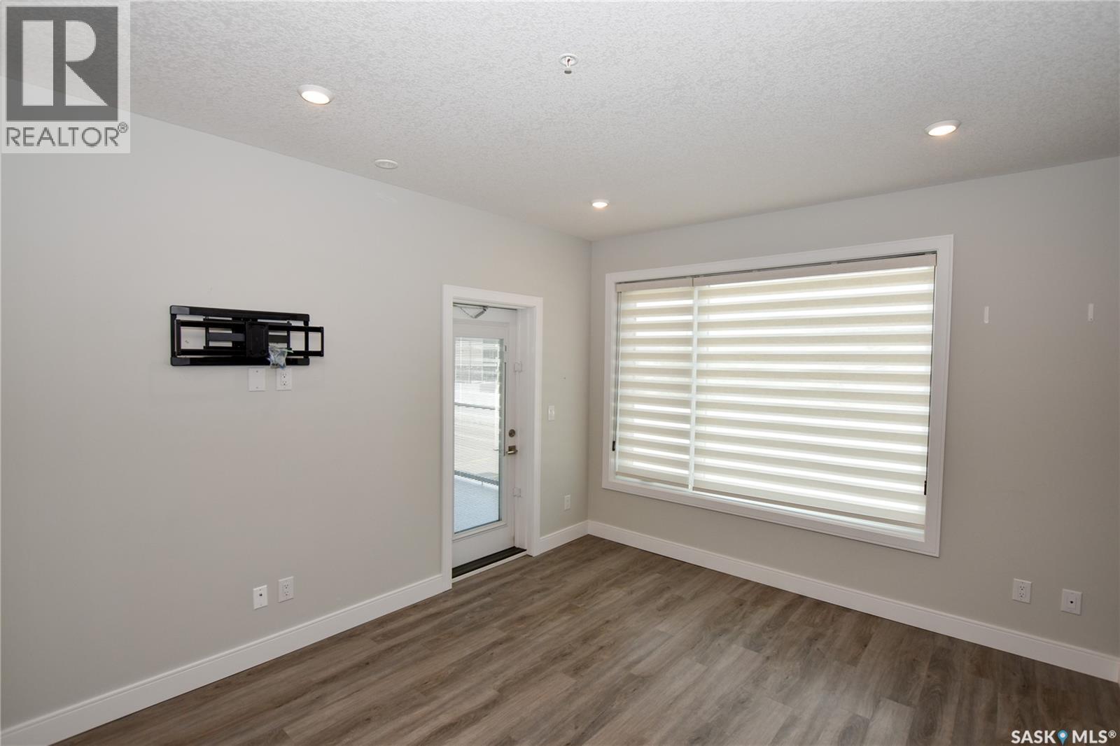 101 105 Willis Crescent, Saskatoon, SK