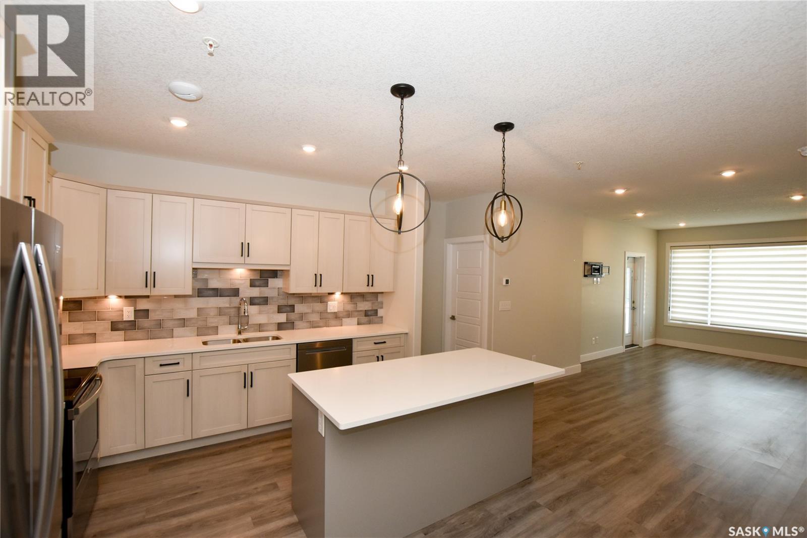 101 105 Willis Crescent, Saskatoon, SK