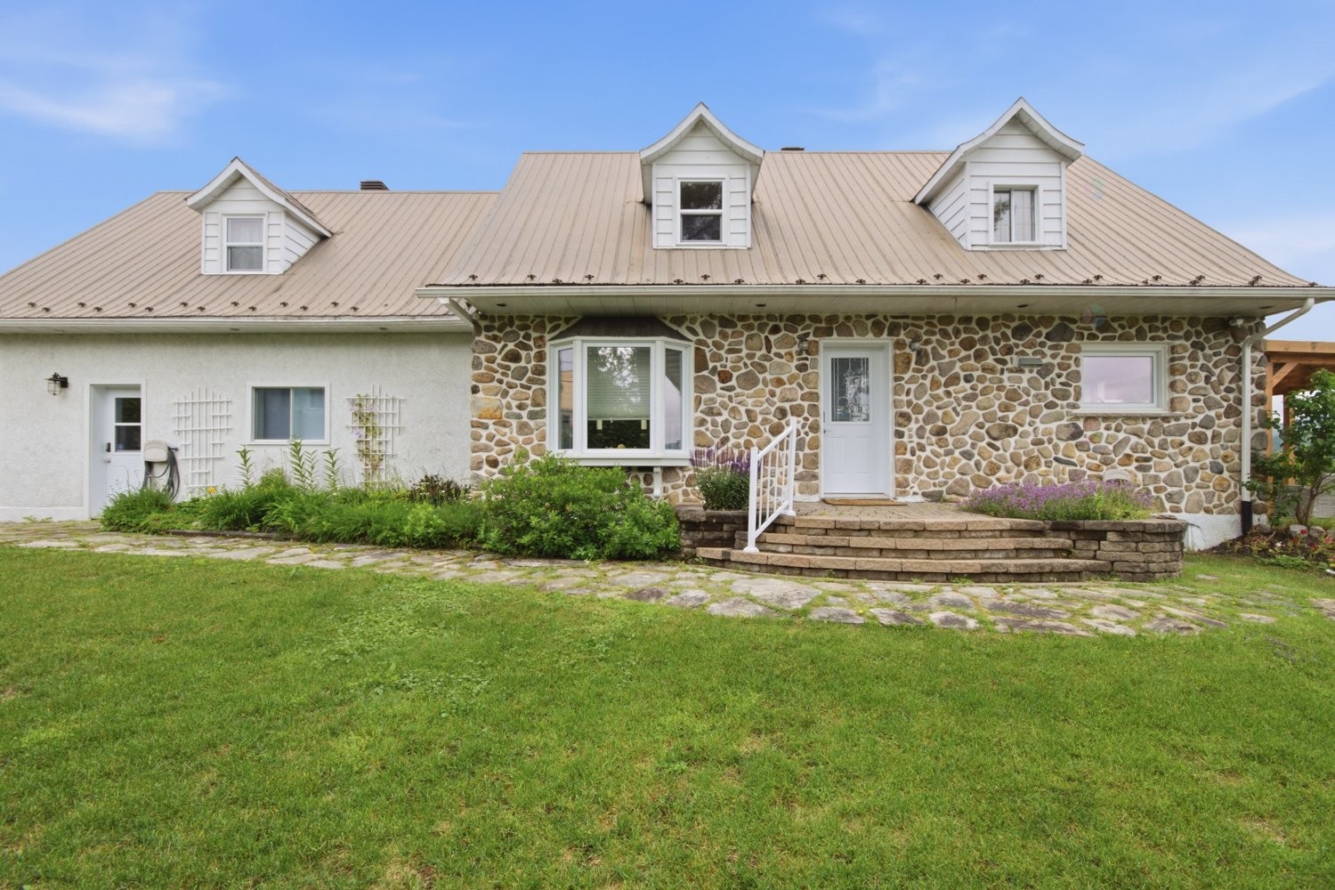 Front of Structure - 1908 Ch. Du Village, Saint-Adolphe-D'Howard, QC