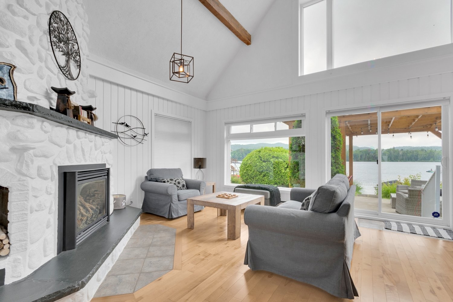 Living Room - 1908 Ch. Du Village, Saint-Adolphe-D'Howard, QC