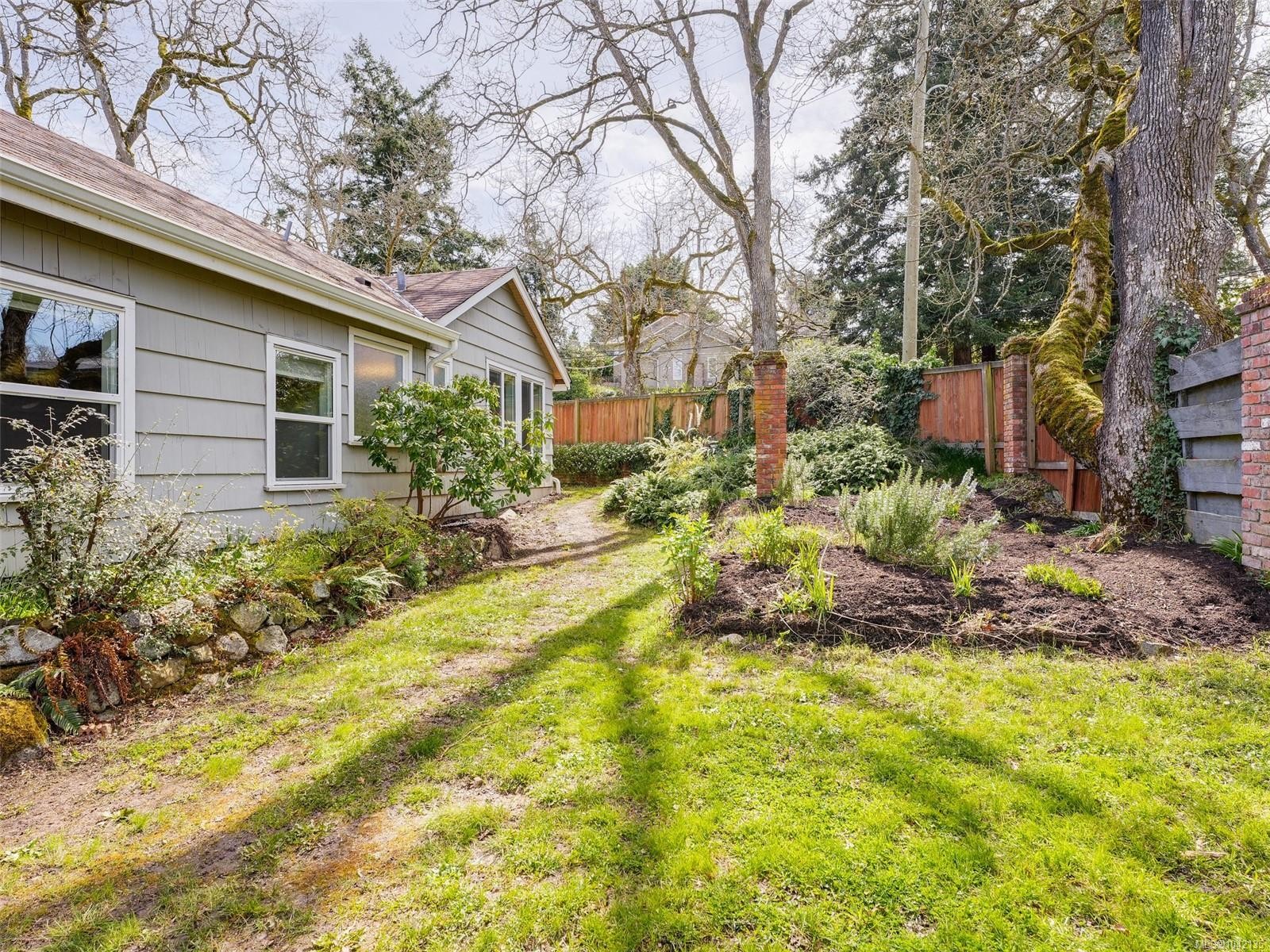 4081 Cedar Hill Rd, Saanich, BC