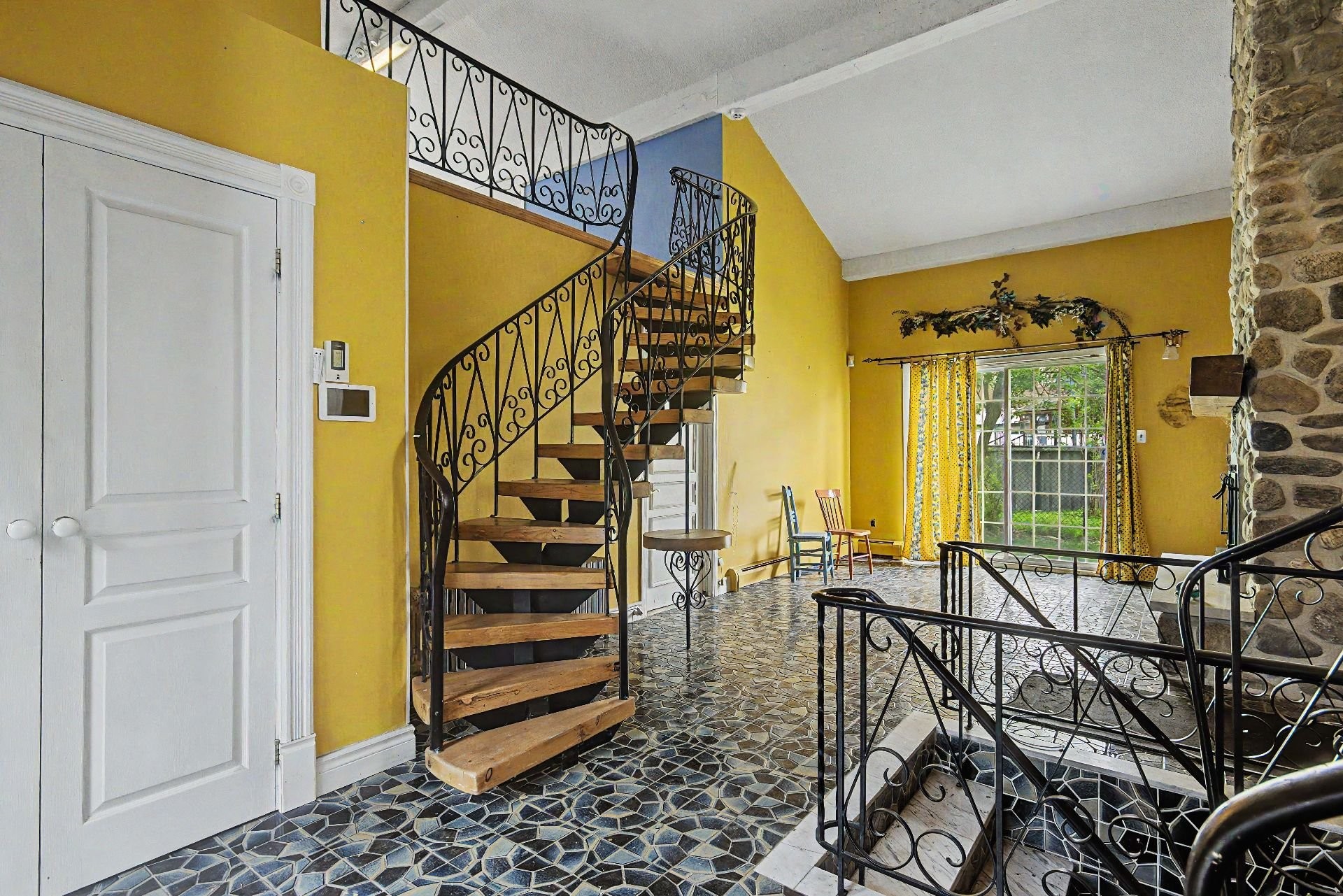 Hall d'entrée/Vestibule - 84 Rue Ste-Thérèse, Saint-Jean-Sur-Richelieu, QC - Indoor Photo Showing Other Room