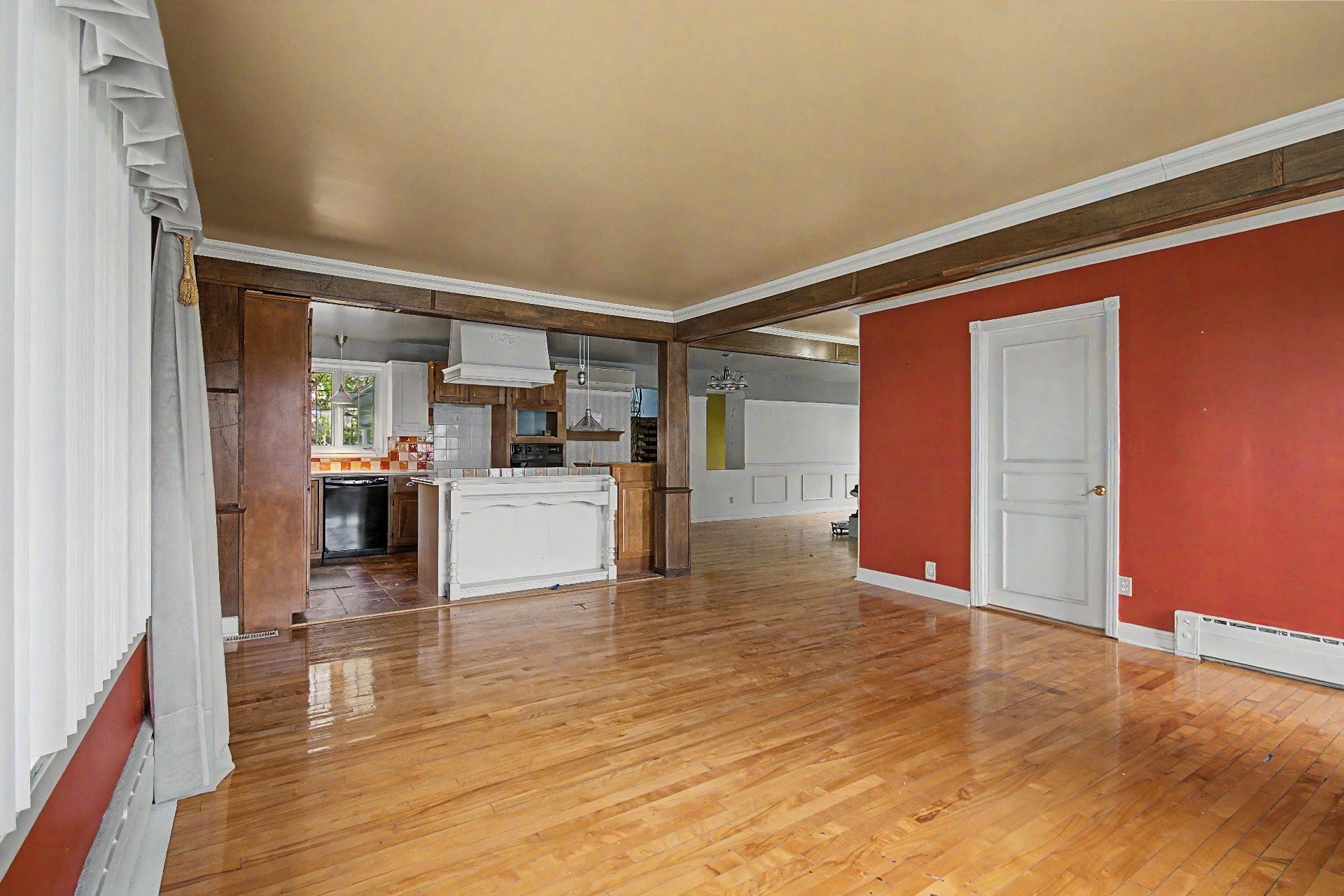 Salon - 84 Rue Ste-Thérèse, Saint-Jean-Sur-Richelieu, QC - Indoor