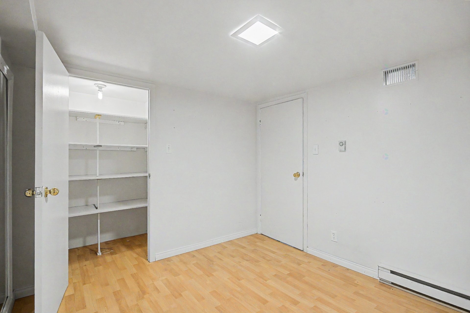 Chambre à coucher - 84 Rue Ste-Thérèse, Saint-Jean-Sur-Richelieu, QC - Indoor Photo Showing Other Room