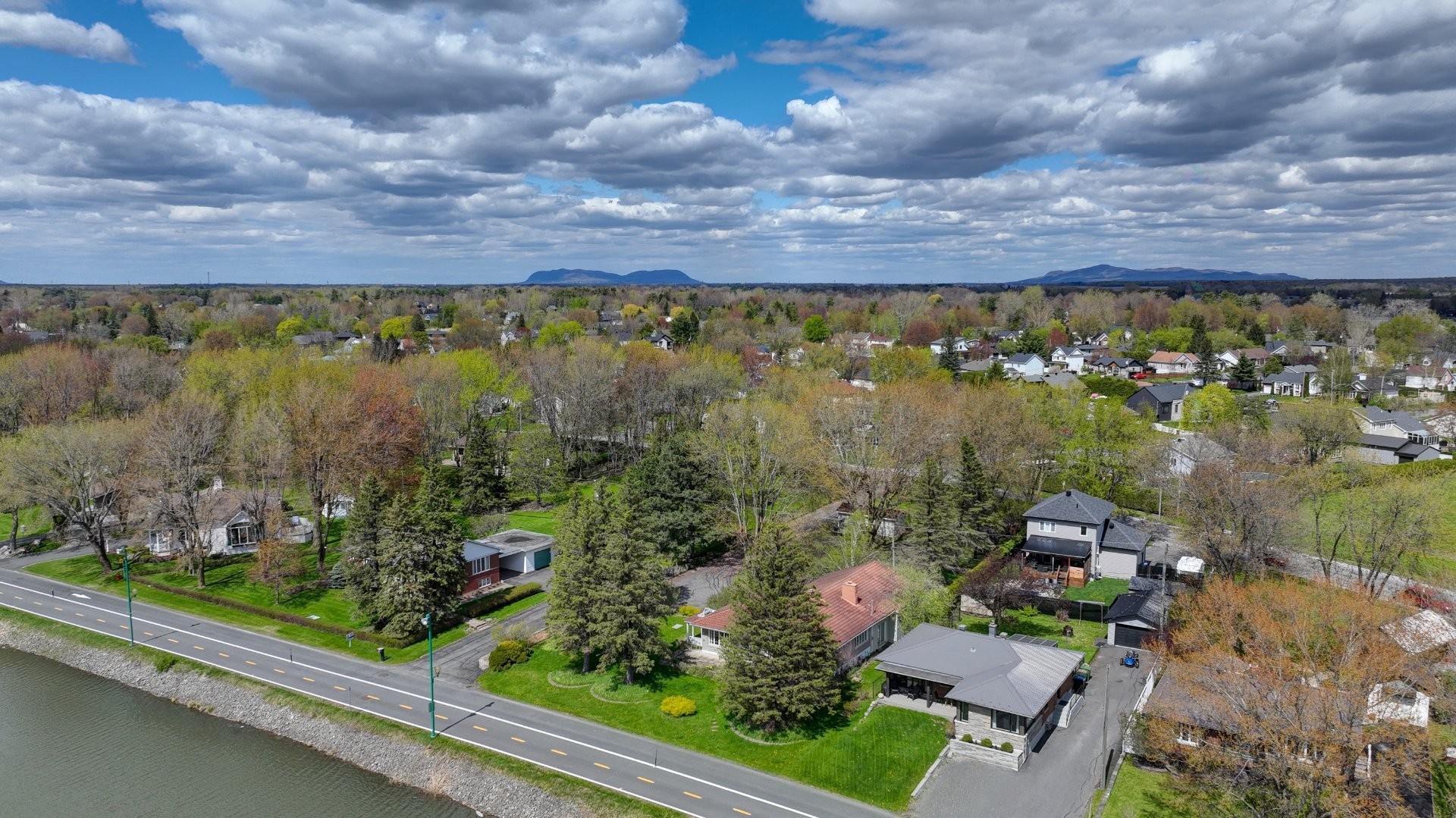 Photo aérienne - 84 Rue Ste-Thérèse, Saint-Jean-Sur-Richelieu, QC - Outdoor With View
