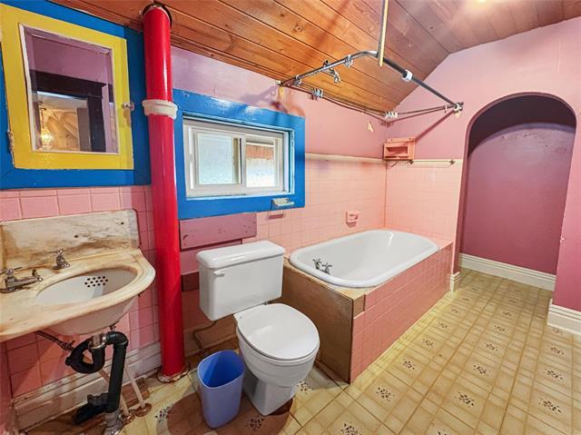 597 Home St, Winnipeg, MB