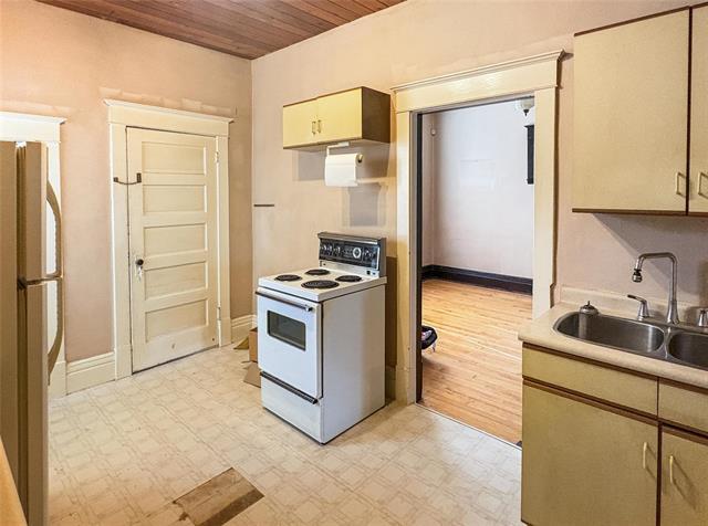 597 Home St, Winnipeg, MB