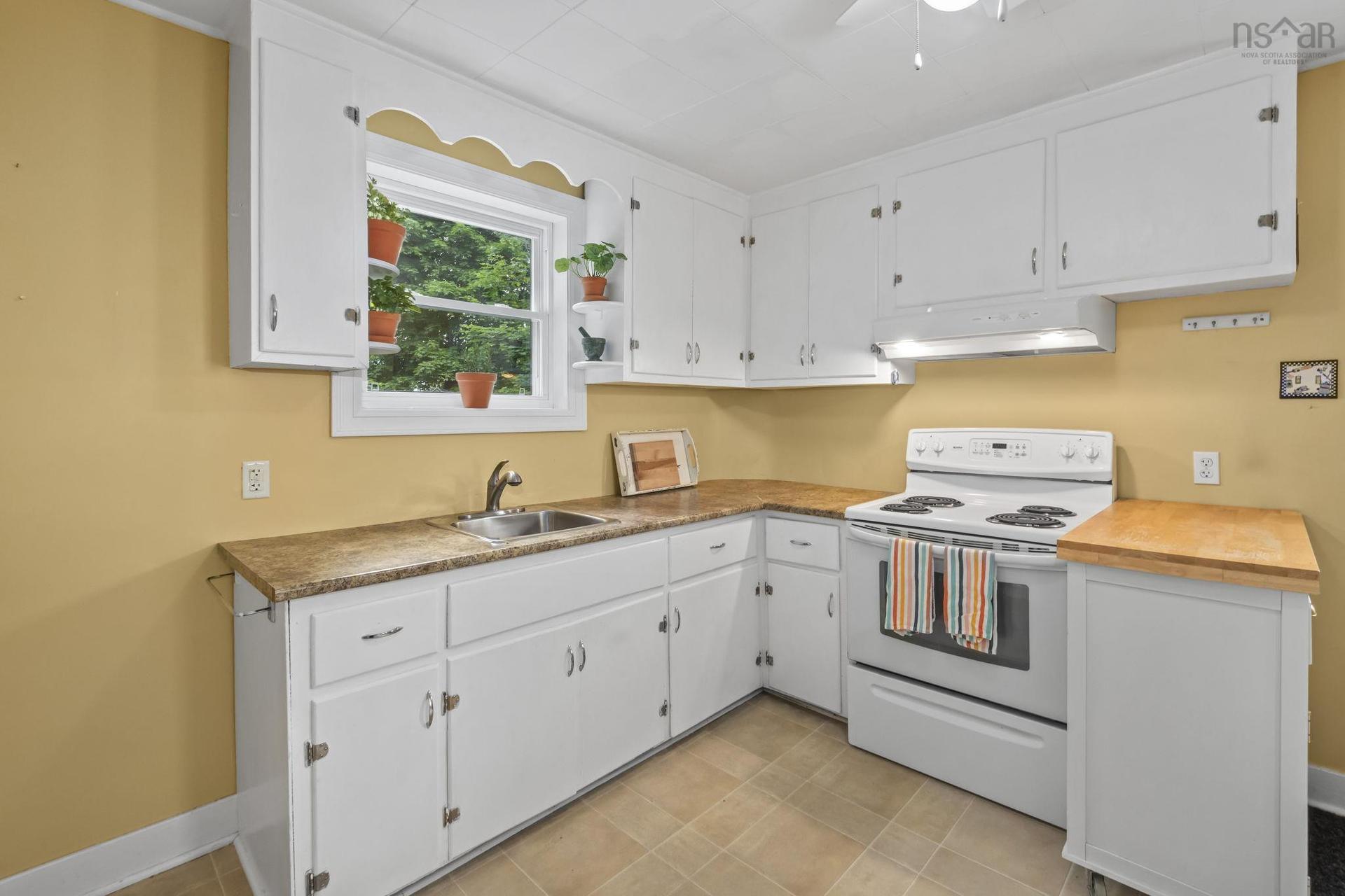 140 Victoria Road, Dartmouth, NS