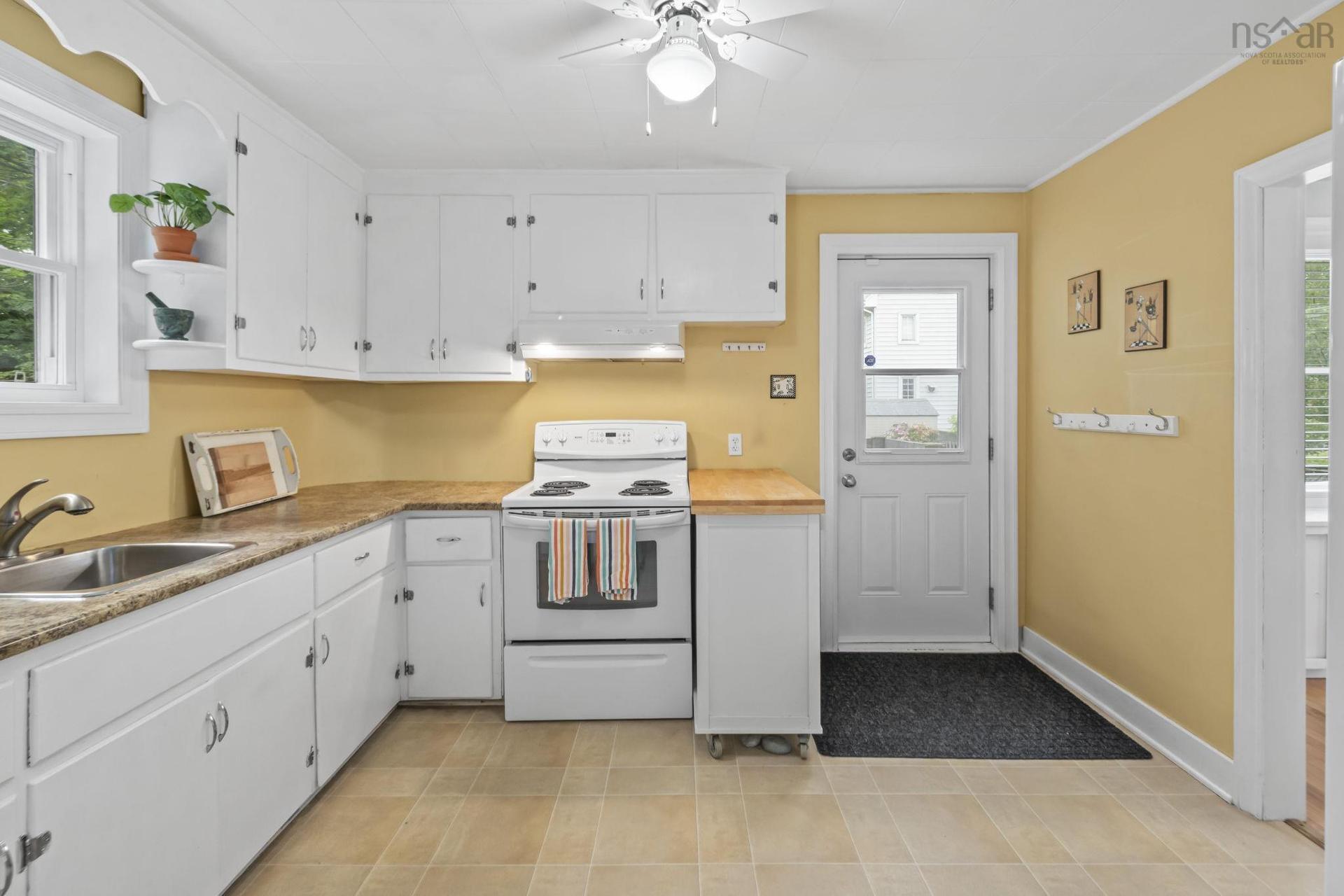 140 Victoria Road, Dartmouth, NS