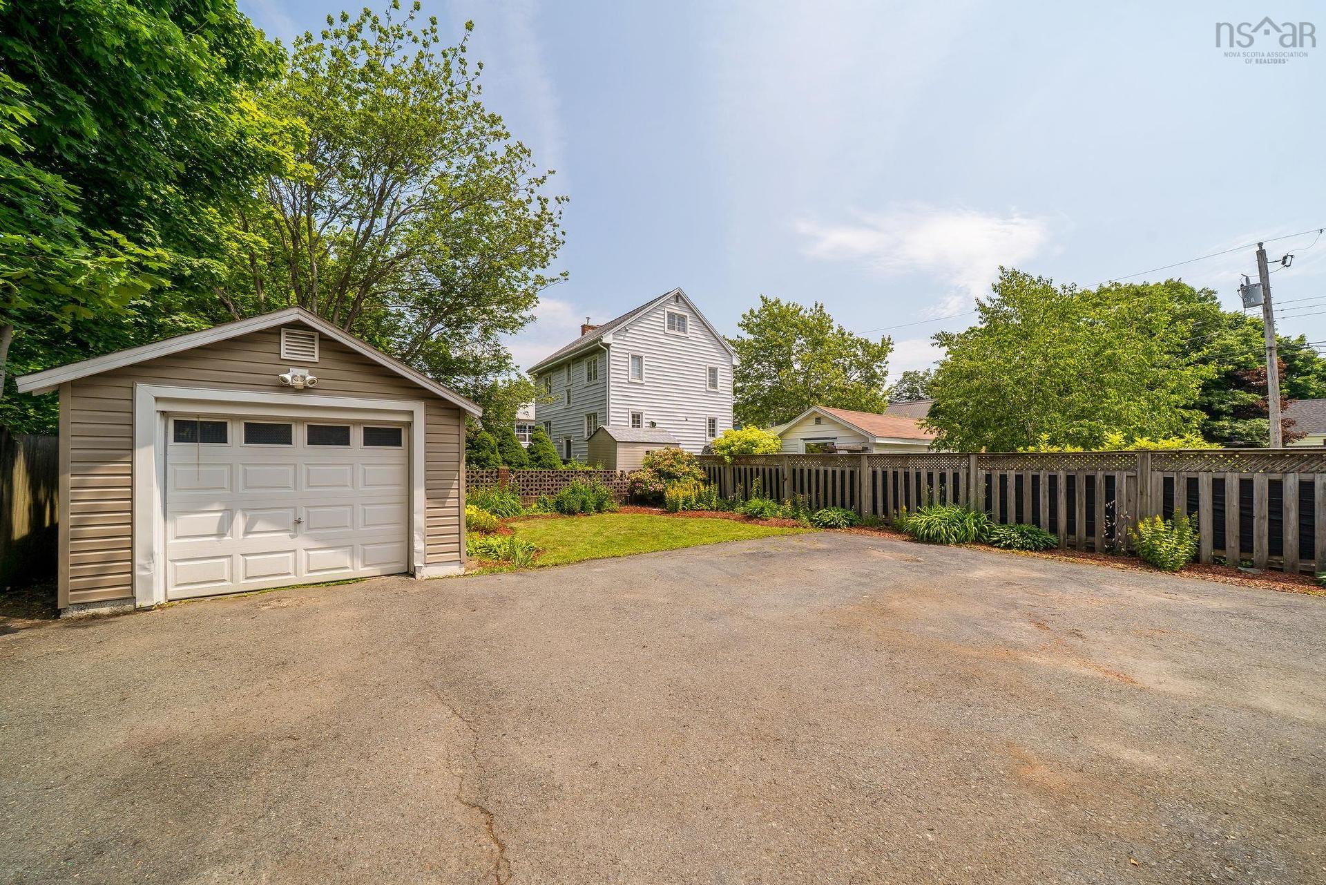 140 Victoria Road, Dartmouth, NS