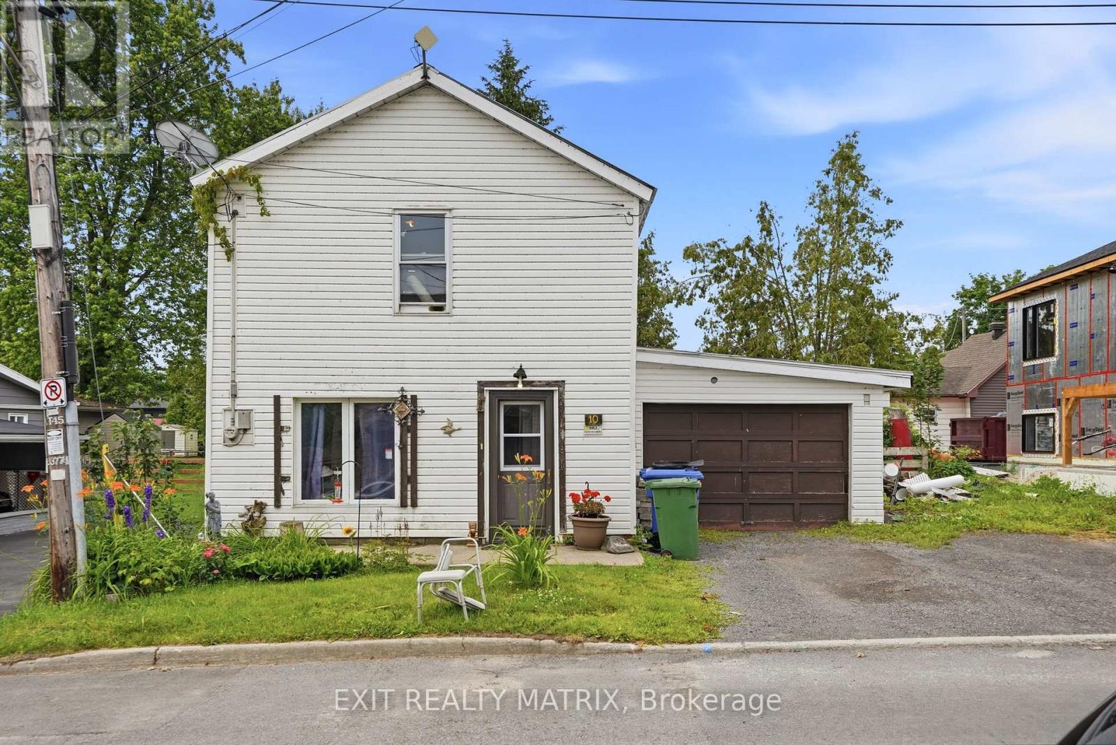 10 Peter Street, Champlain, ON