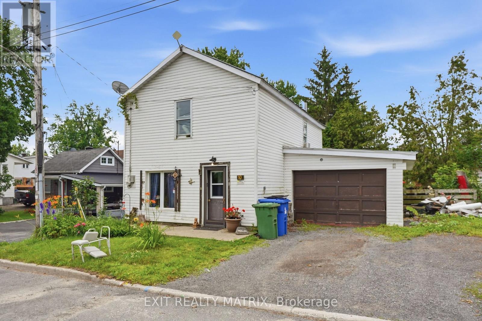 10 Peter Street, Champlain, ON