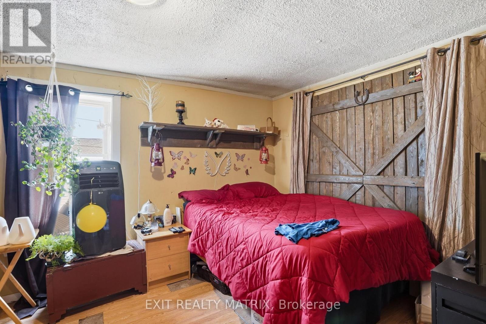 10 Peter Street, Champlain, ON