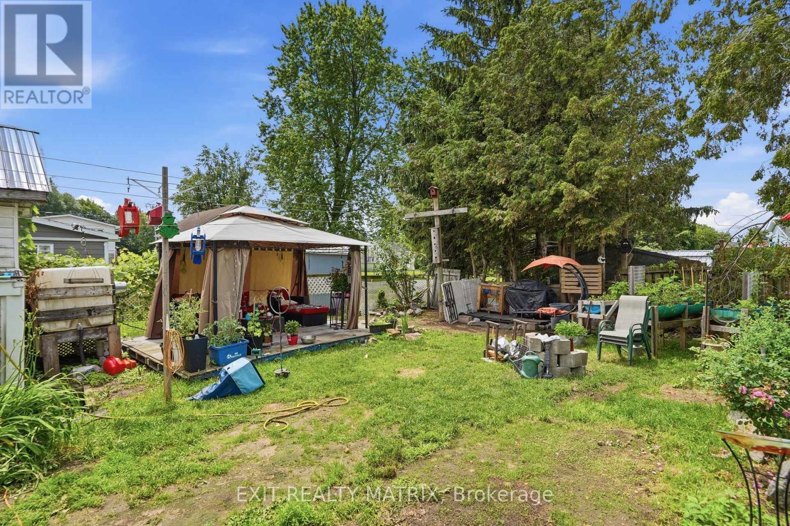 10 Peter Street, Champlain, ON
