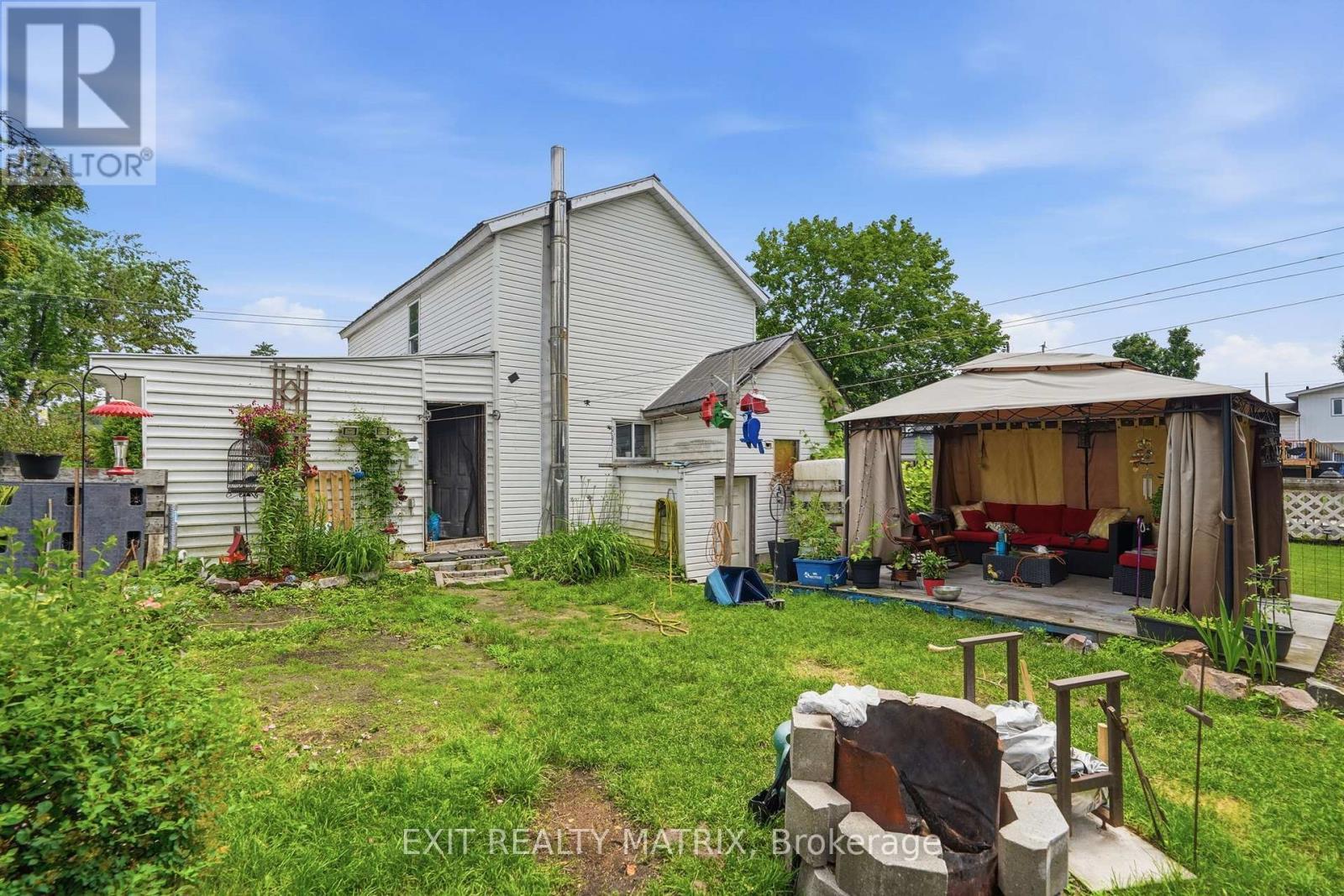 10 Peter Street, Champlain, ON