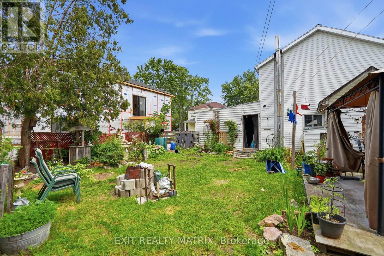 10 Peter Street, Champlain, ON